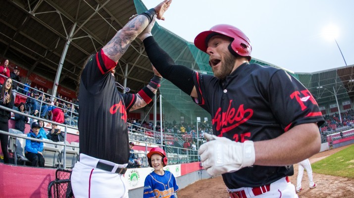 LES AIGLES ÉGALISENT LA SÉRIE