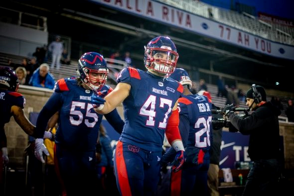 LES ALOUETTES ET TROIS JOUEURS CANADIENS