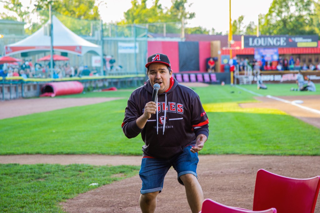 This image has an empty alt attribute; its file name is etienne-rivard-animateur.jpg