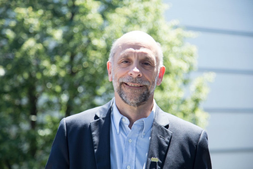 This image has an empty alt attribute; its file name is jf-manibal-.jpg