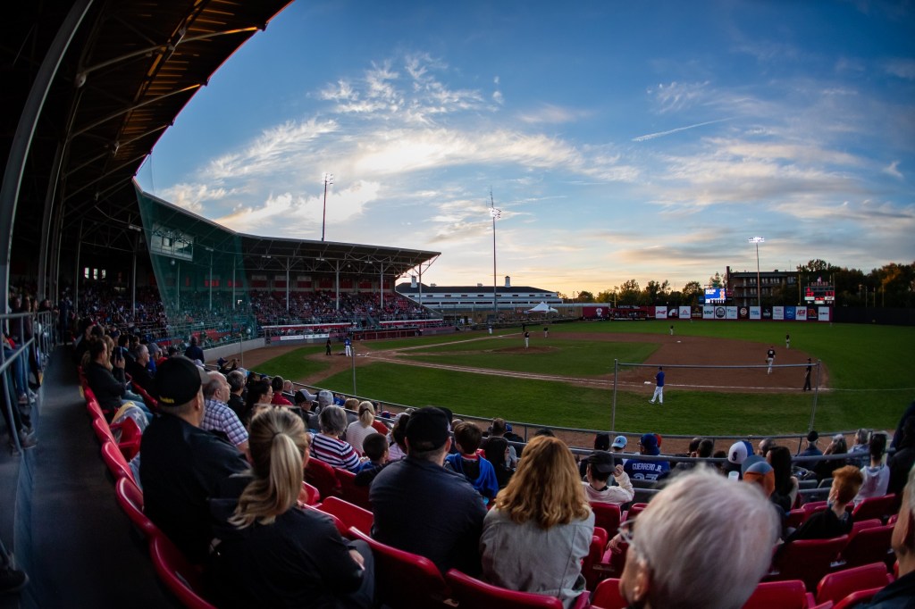 This image has an empty alt attribute; its file name is frontier1.jpg